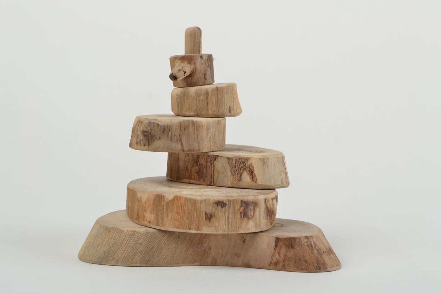 Деревянная пирамидка из ореха детская развивающая игрушка ручной работы фото 3