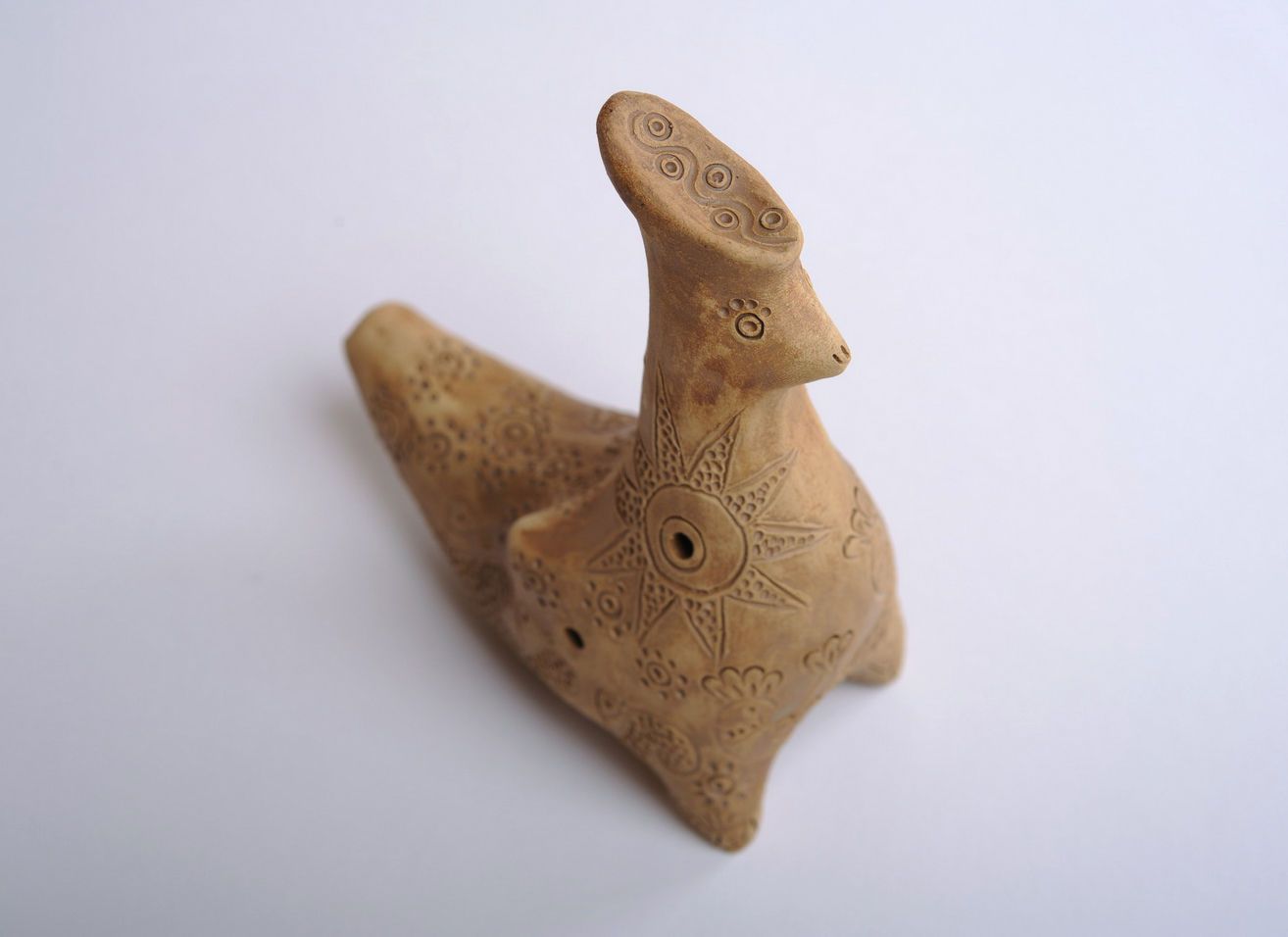 Sifflet en céramique modelé de l'argile Oiseau  photo 1