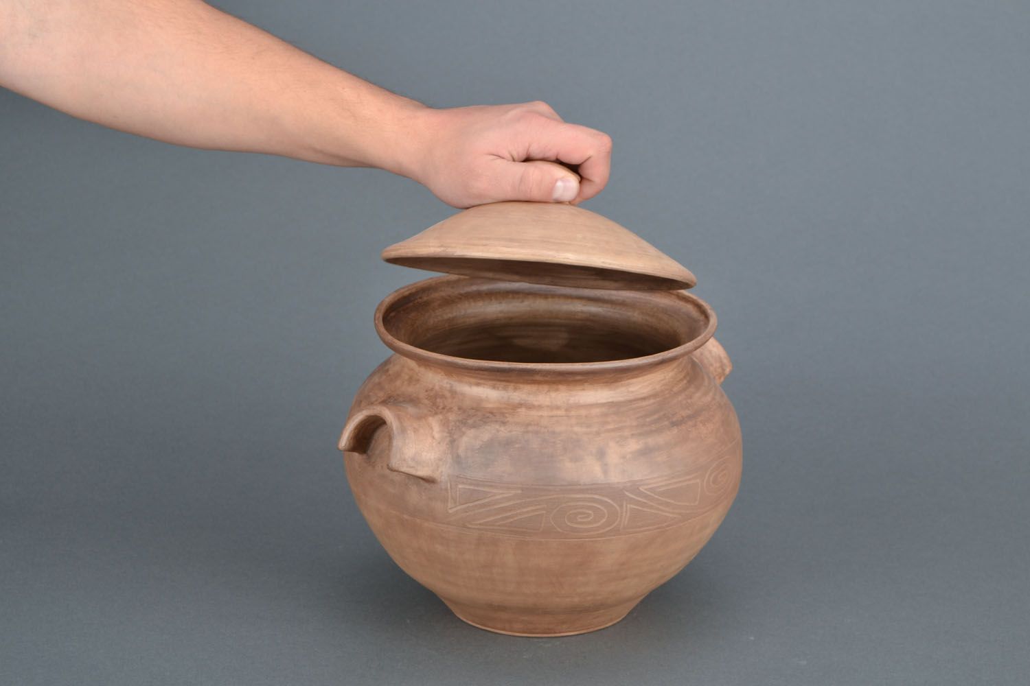 Clay pot made using milk firing technique photo 2