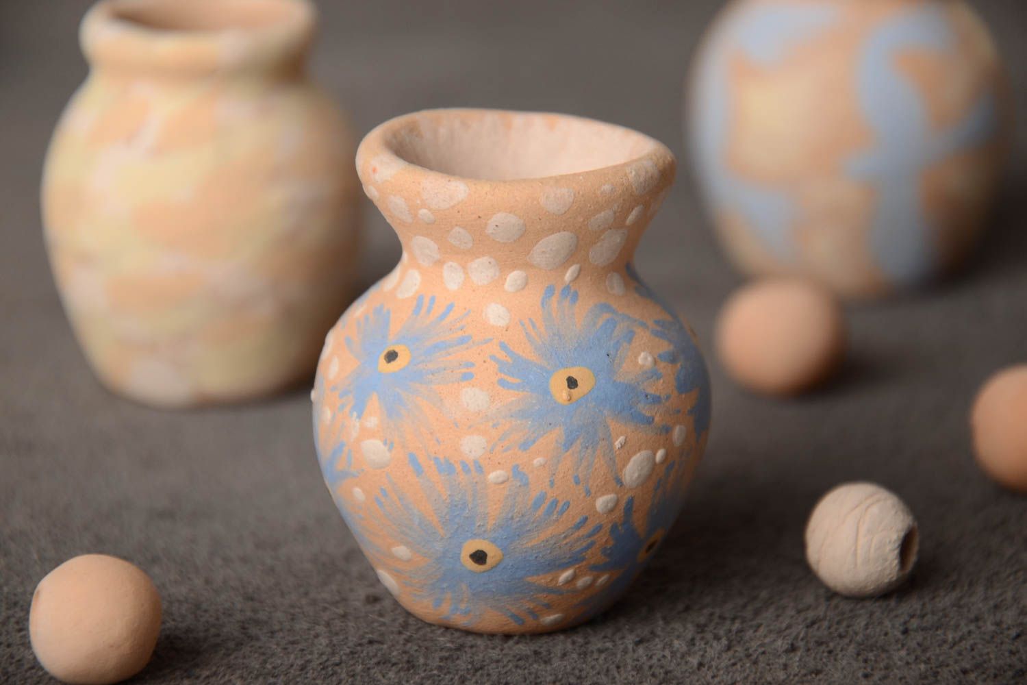 Jarro decorativo de cerámica pequeño artesanal en miniatura en eco estilo foto 1
