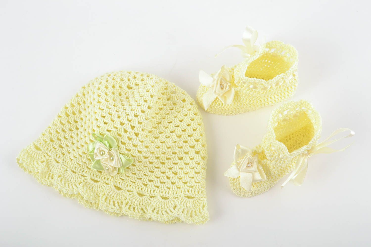 Patucos de bebé y gorro tejidos a mano de algodón claros elegantes de primavera foto 5