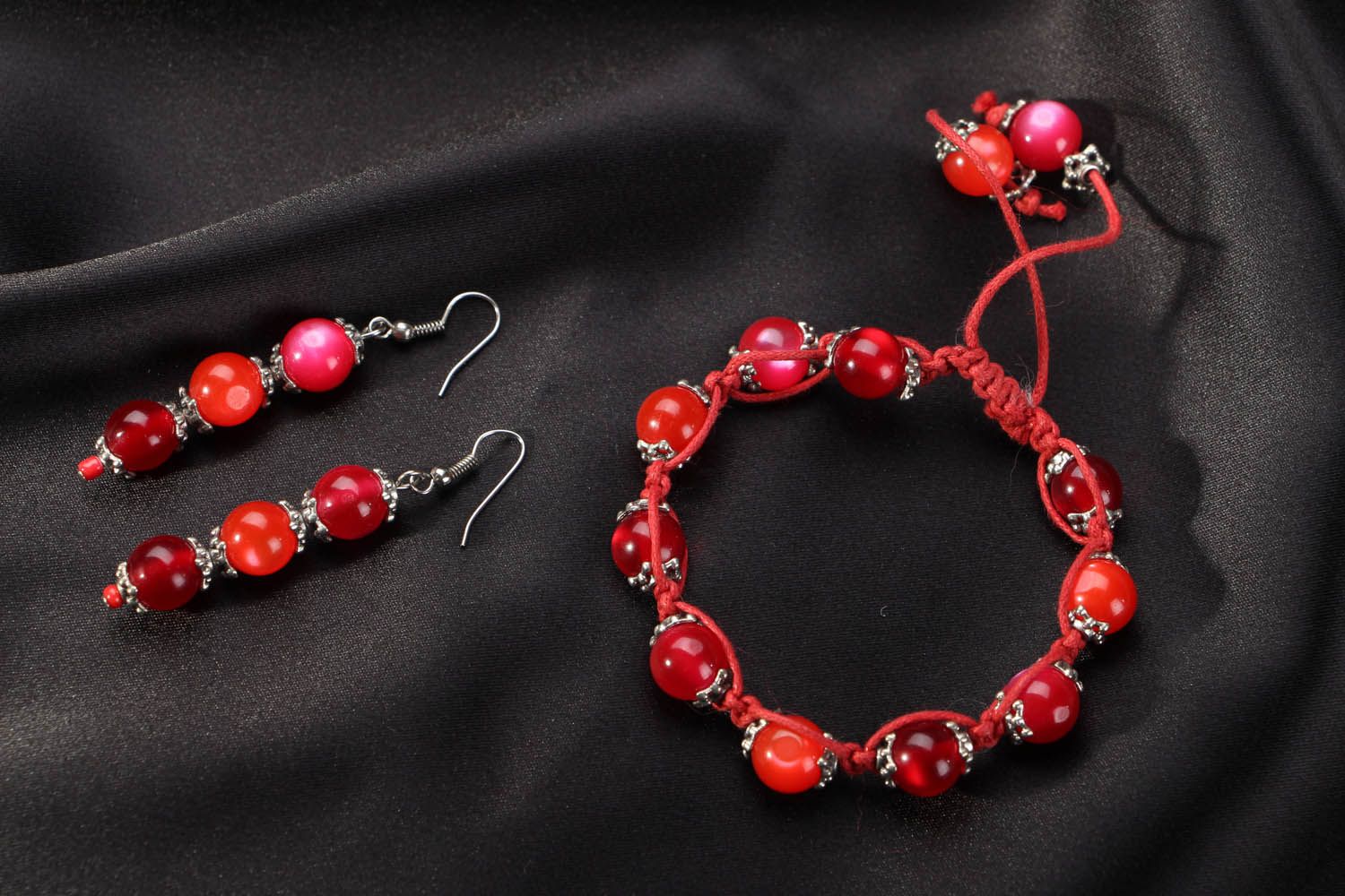 Bracelet and earrings of cherry color  photo 1