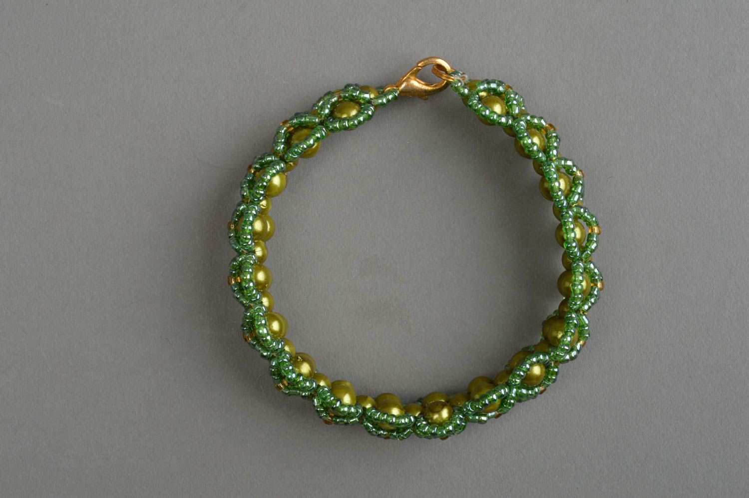 Bracelet en perles fantaisie et perles de rocaille fait main Noeuds verts photo 1