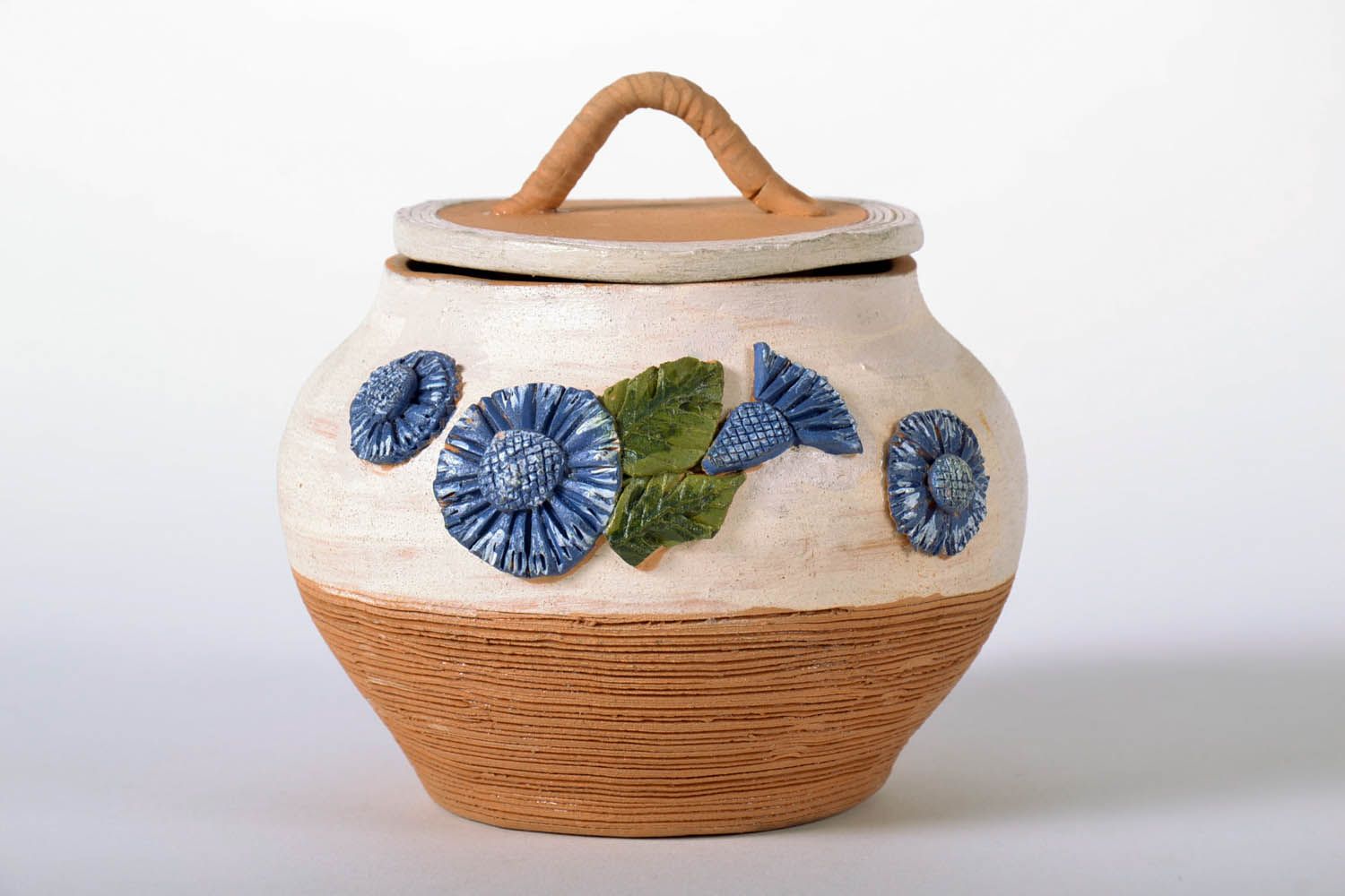 Pote de cerâmica com tampa feito à mão pintado com tintas acrílicas foto 2