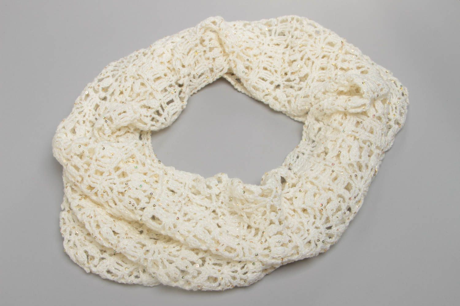 Durchbrochener weißer gehäkelter handgemachter Schal für Mantel stilvoll foto 2