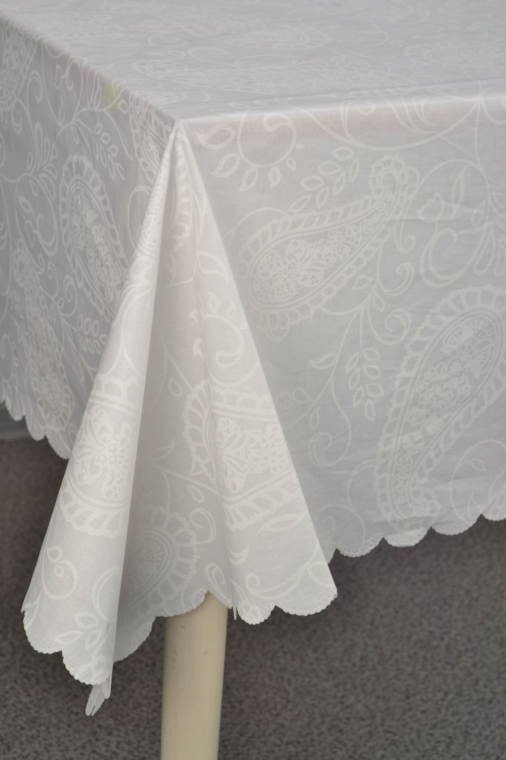 White ornamented tablecloth photo 3