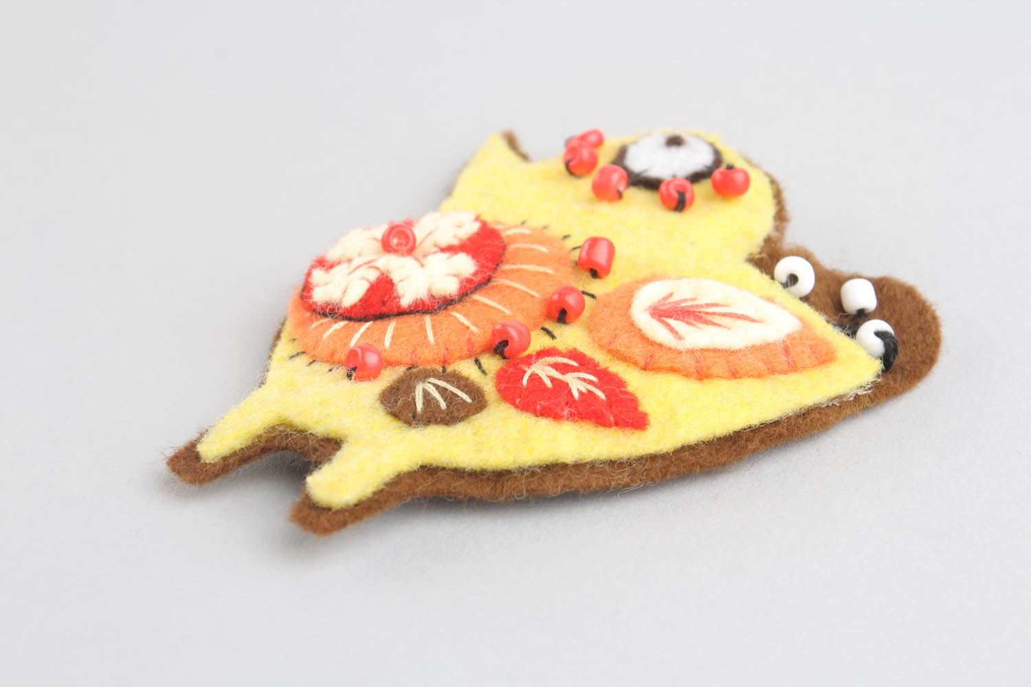 Brooch made of felt and wool photo 3