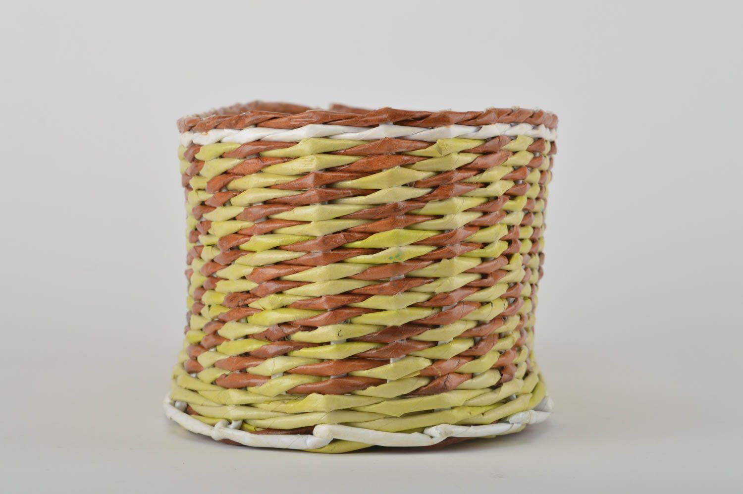 Unusual handmade woven basket homemade newspaper basket room decor ideas photo 5