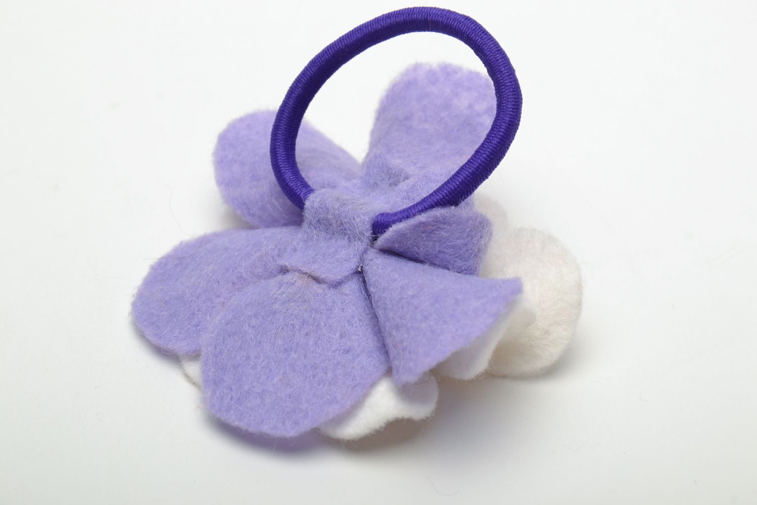 Violetter Haargummi mit Blume Zärtlichkeit foto 5