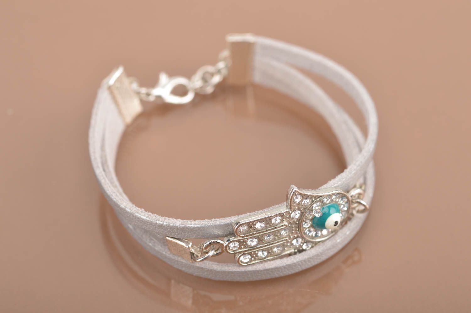 Bracelet daim Bijou fait main blanc khomsa en métal design Cadeau original photo 4