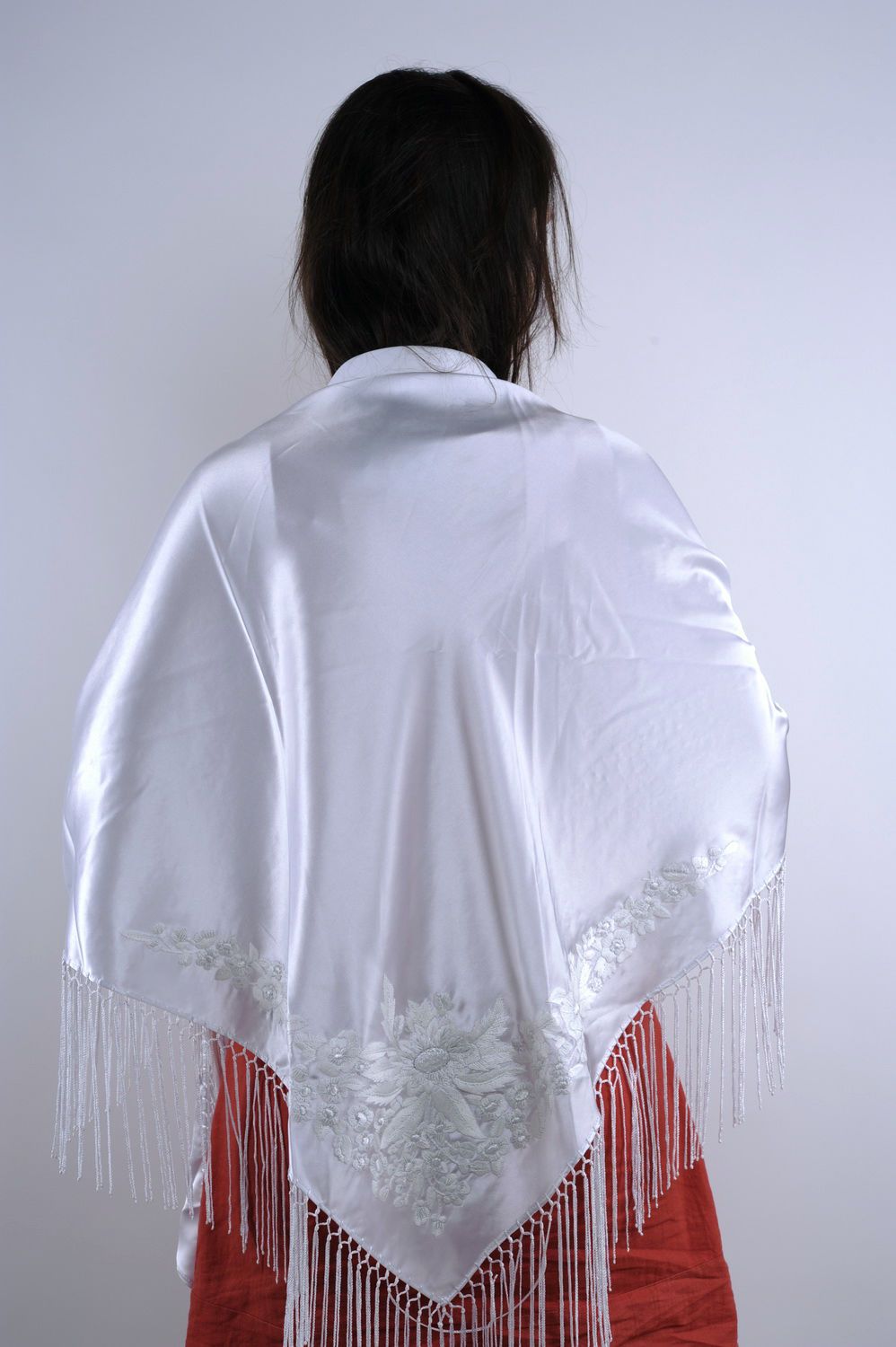 Большой платок из шелка белого цвета фото 2