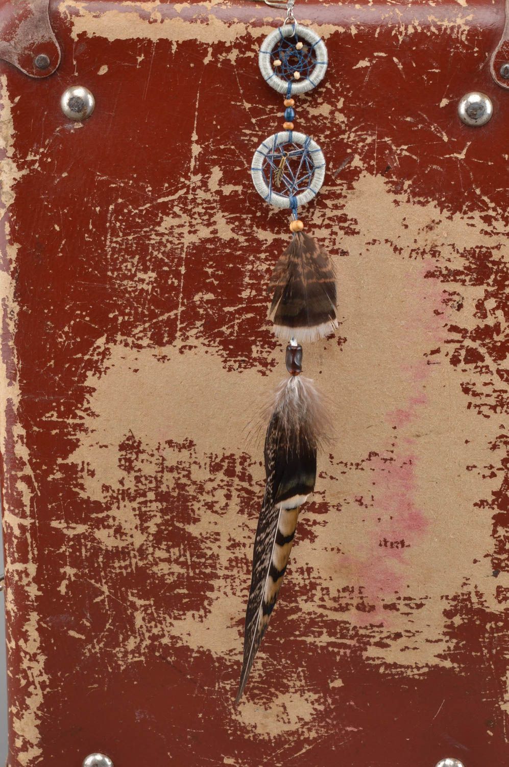 Ловец Снов амулет в виде брелка ручной работы длинный оригинальный с перьями фото 1