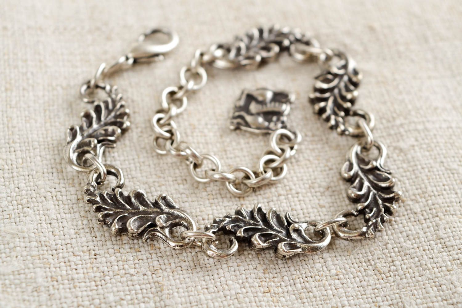 Bracelet métallique avec feuilles Bijou fait main galvanisé Cadeau pour femme photo 1
