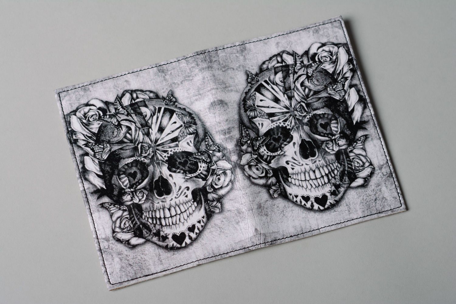 Handmade leather passport cover with skull photo 2
