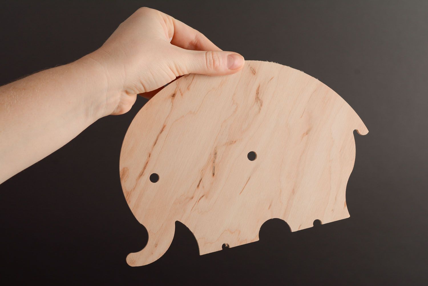 Pendule en bois brut en forme d'éléphant photo 3