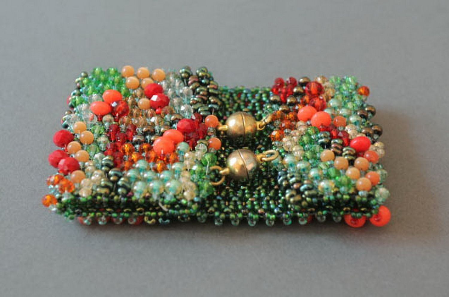 Bracelet fait main en perles de rocailles et pierres décoratives photo 1