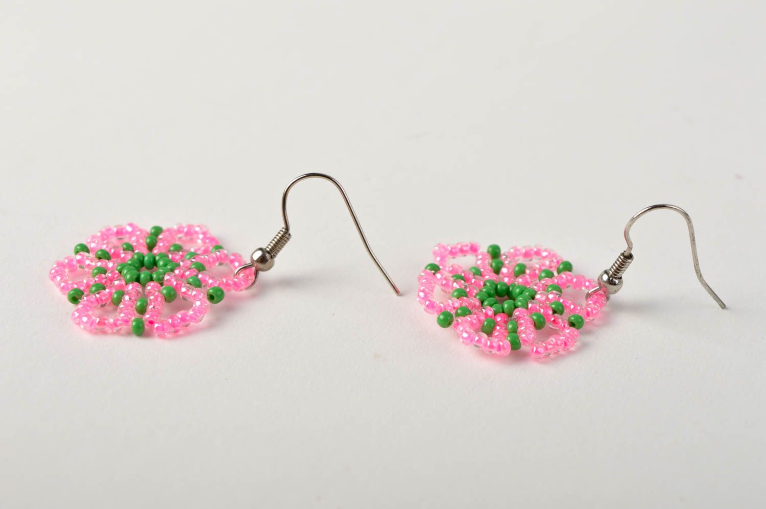 Серьги ручной работы модные серьги в виде цветочков розовые серьги из бисера фото 3