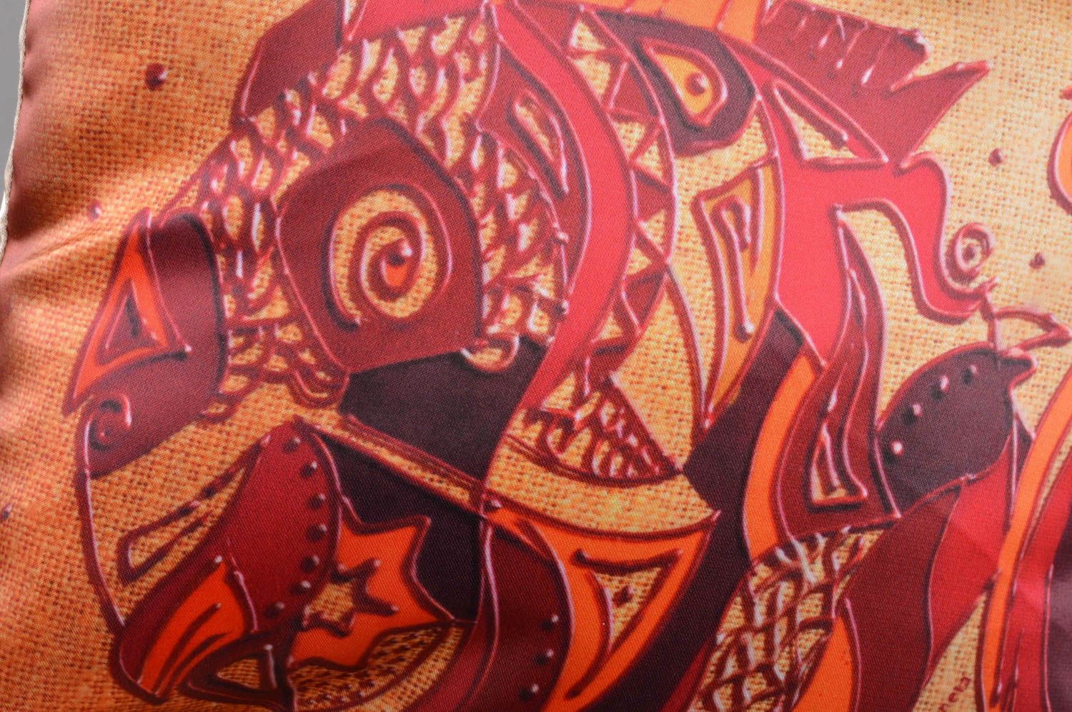 Подушка из атласа и шелка с рисунком интерьерная ручной работы Королевская рыба фото 2