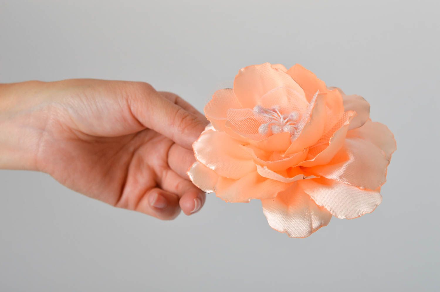 Аксессуар для волос украшение ручной работы заколка с цветком персиковая фото 2