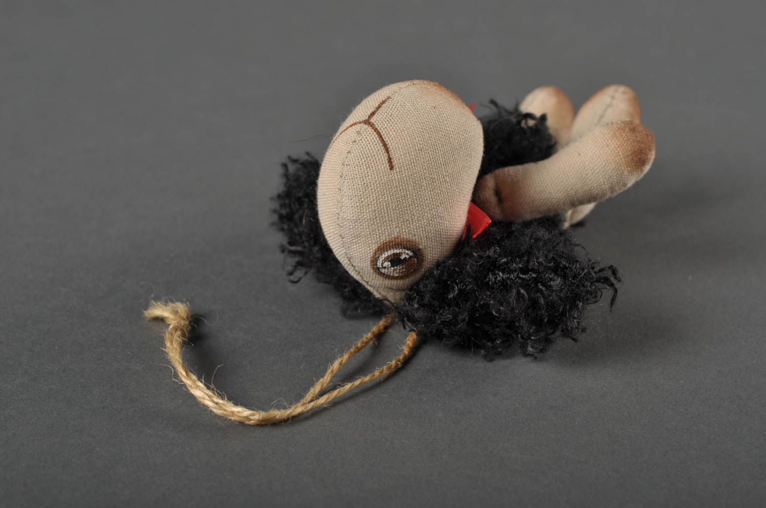 Handmade Kuscheltier Schaf bemalt Stoff Spielzeug Geschenk für Kinder klein foto 3