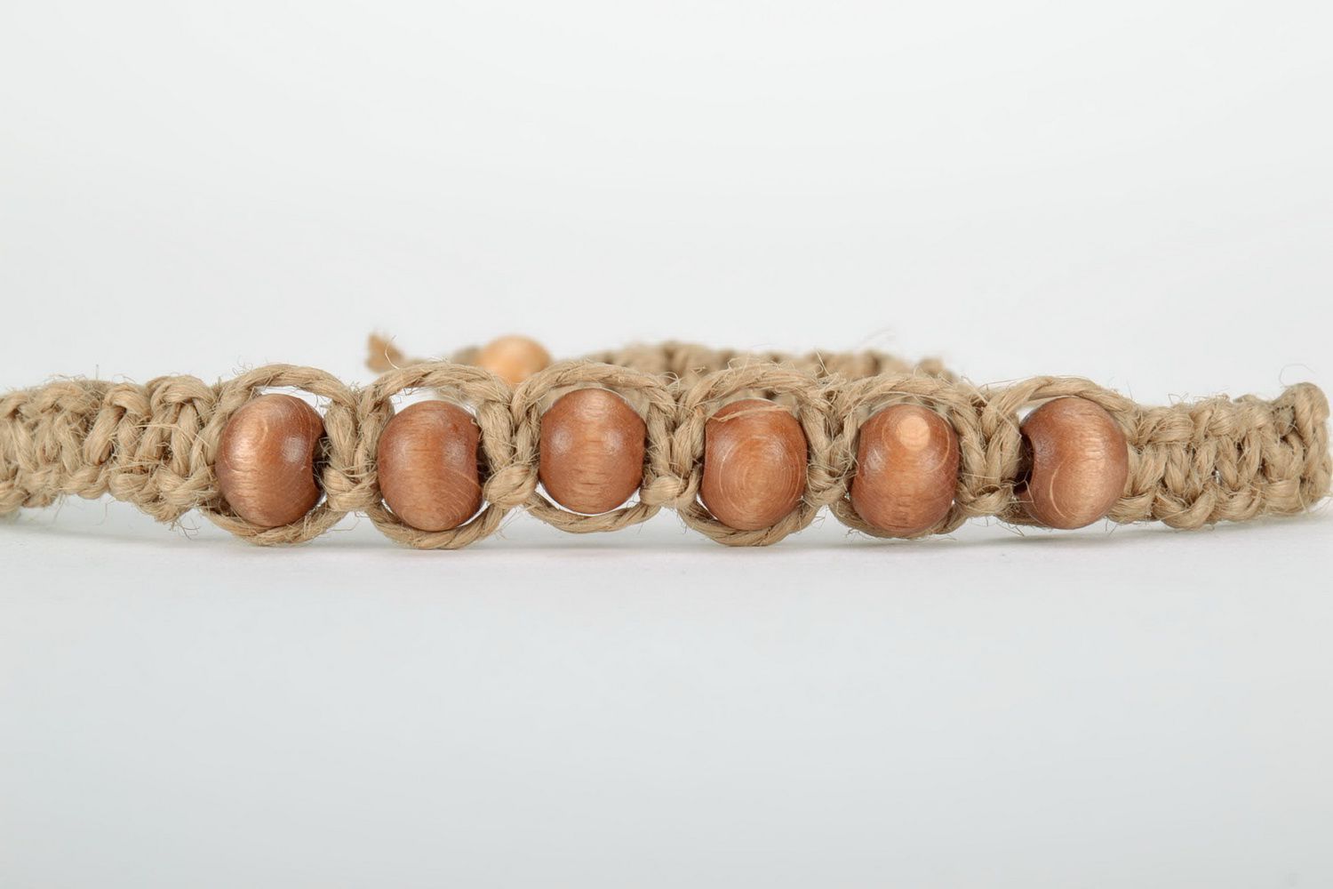 Bracelet fait main en perles de bois photo 2