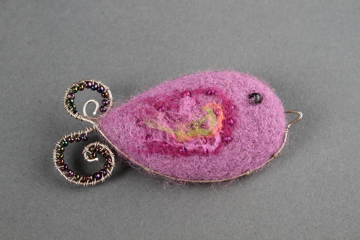 Broche de fieltro bisutería artesanal accesorio de moda pececito rosado foto 3