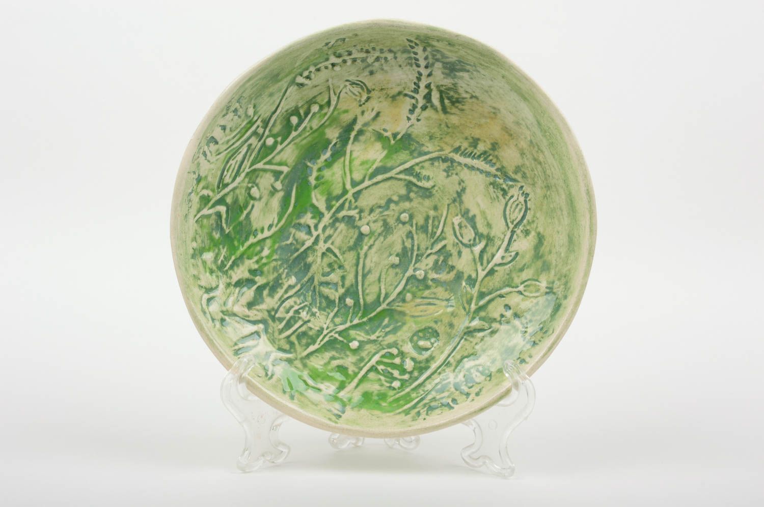 Авторская керамическая тарелка из белой глины с росписью глазурью ручной работы фото 1