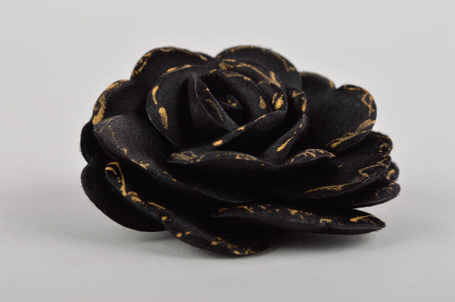 Broche fleur Bijou fantaisie fait main en satin noir Accessoire femme cadeau photo 3