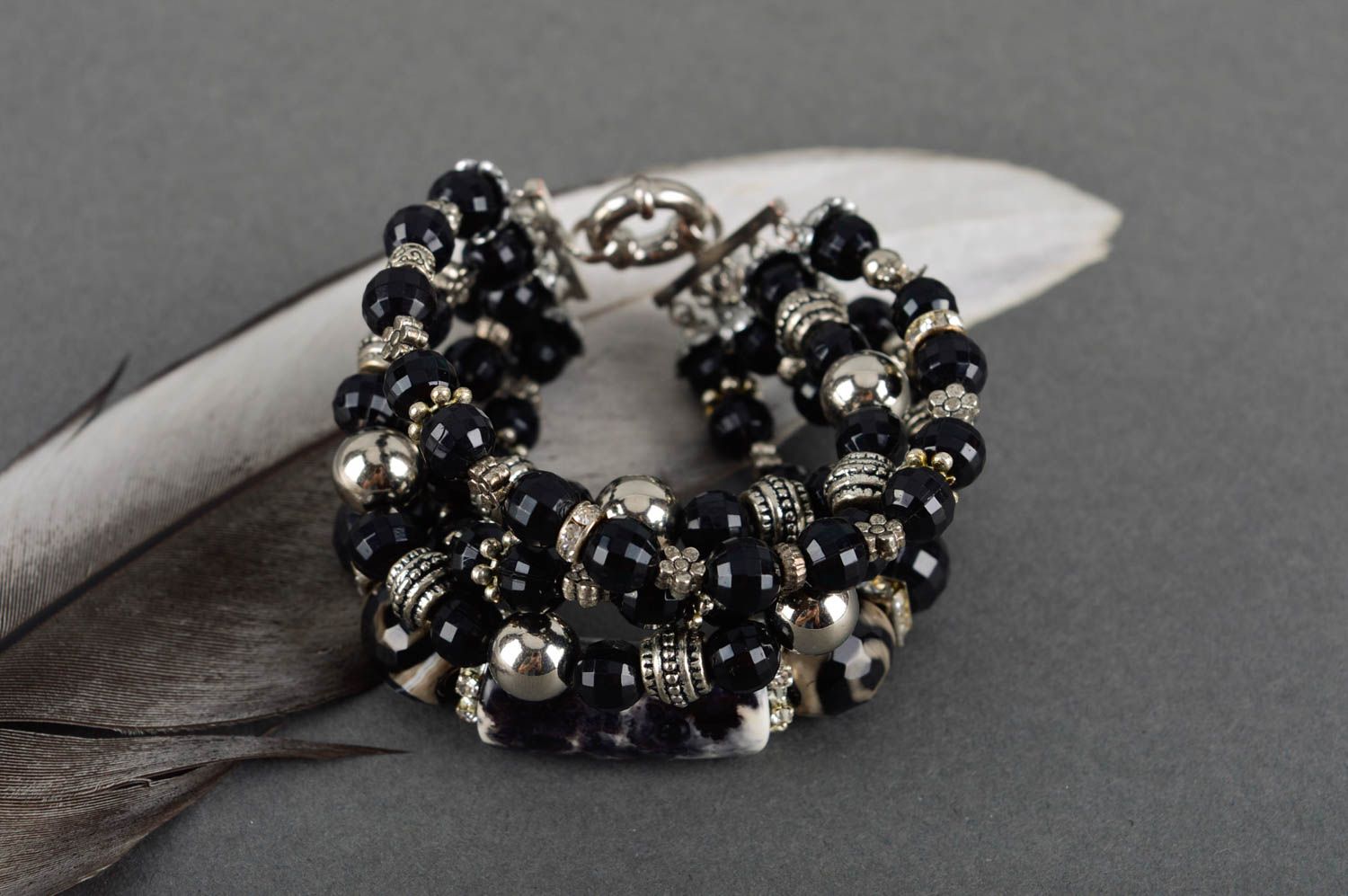 Bracelet noir Bijou fait main multirang en perles fantaisie Cadeau femme photo 1