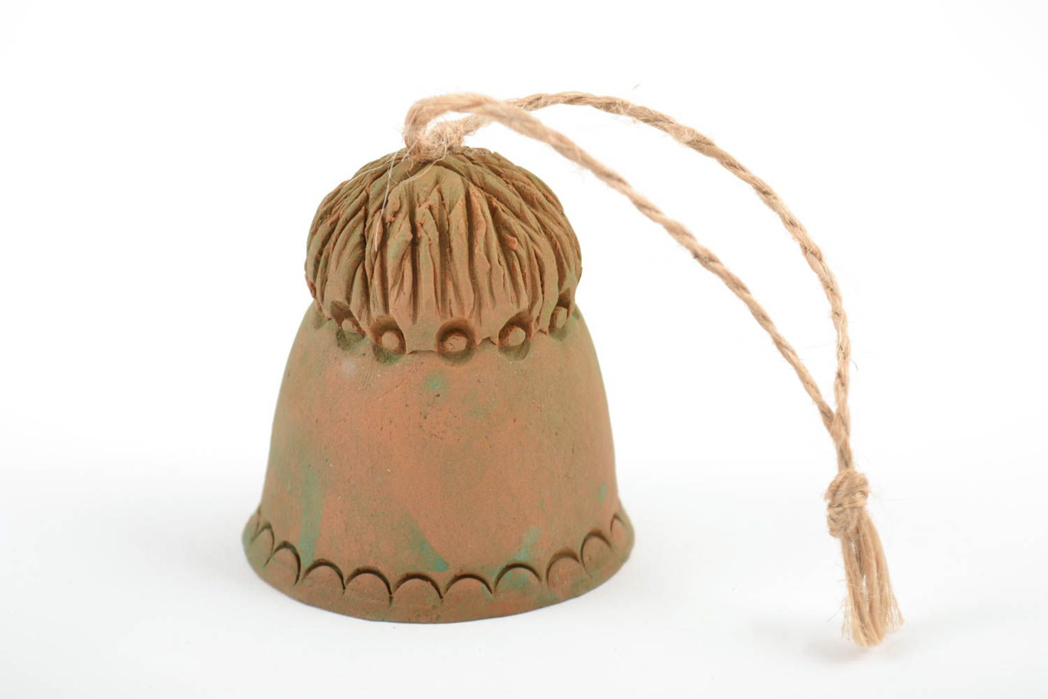 Глиняный колокольчик ручной работы в виде домика а шнурке небольшой фигурный фото 3