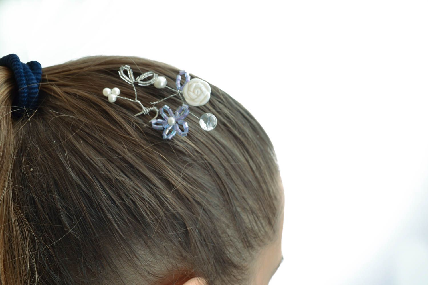 Weiße Haarnadel mit Glasperlen foto 1