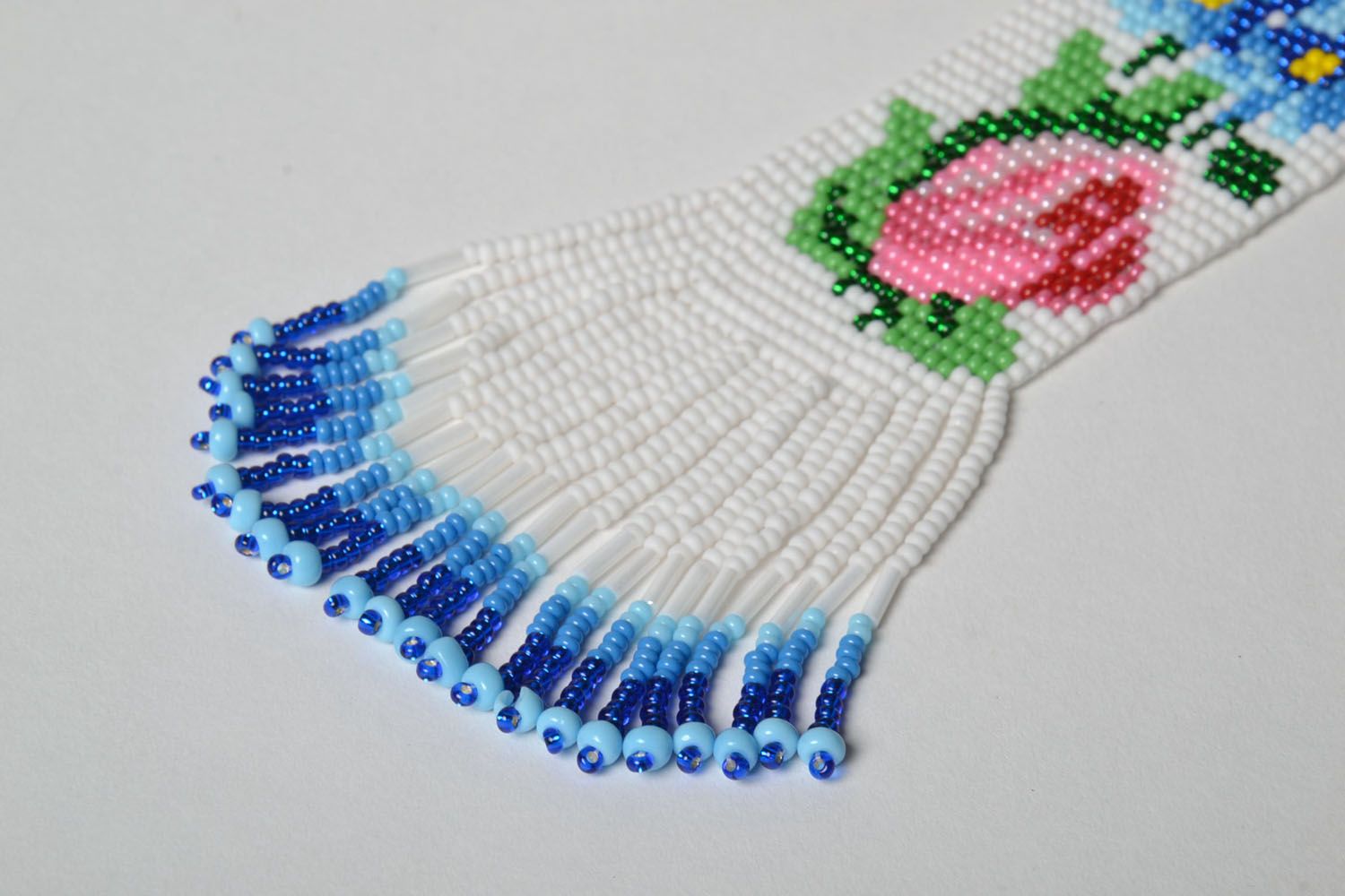 Beaded tie-shaped necklace photo 2