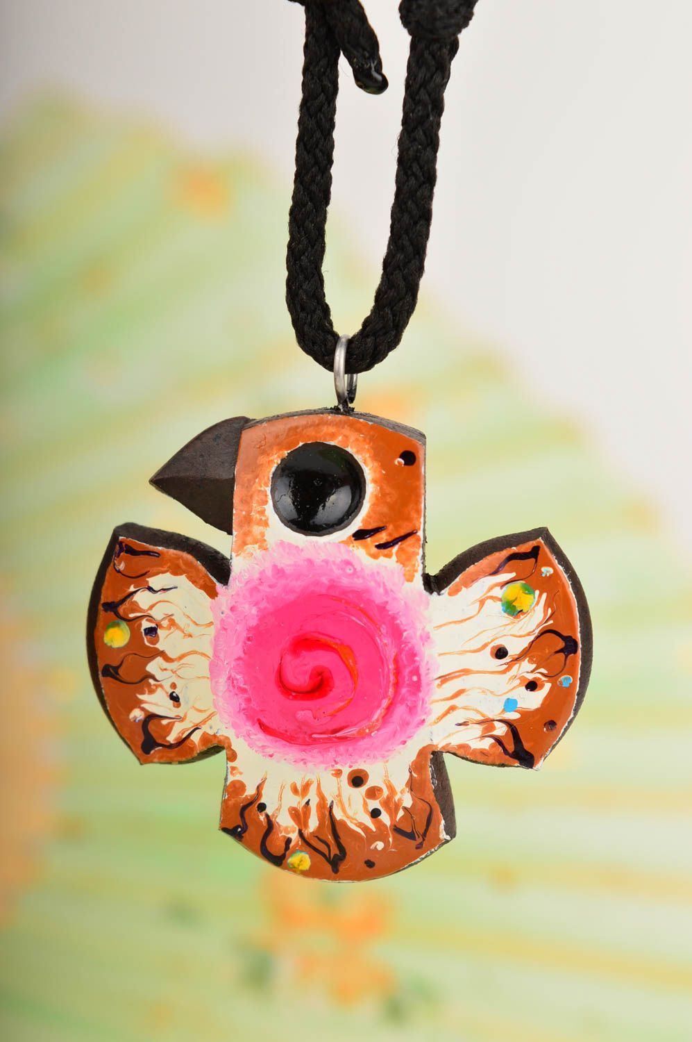 Керамическое украшение кулон ручной работы подвеска на шею с росписью на шнурке фото 4