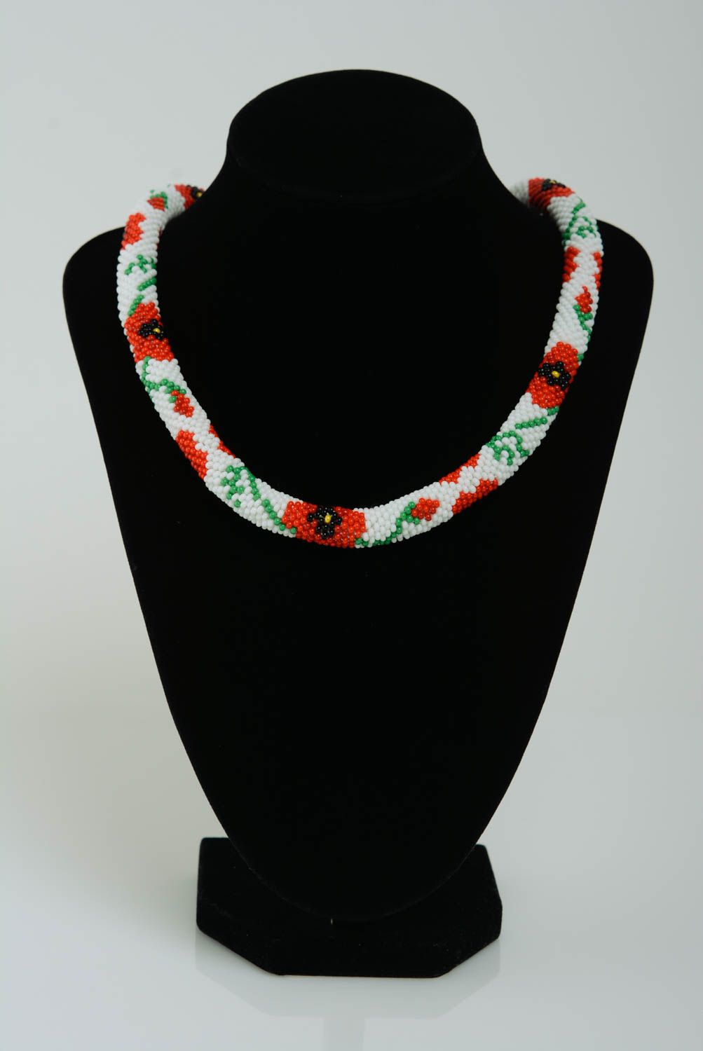 Joli collier en perles de rocaille tressé avec fleurs fait main Pavots rouges photo 2