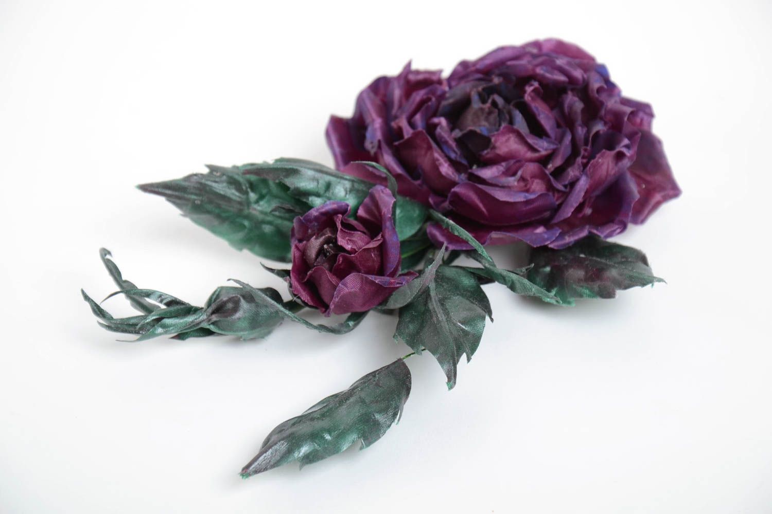 Брошь-заколка из ткани ручной работы авторская в виде фиолетового цветка фото 5