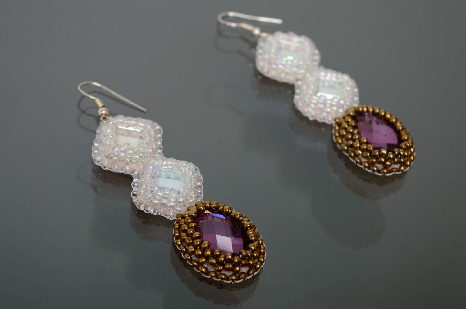 Boucles d'oreilles en perles de rocaille avec fausses pierres semi-précieuses photo 1