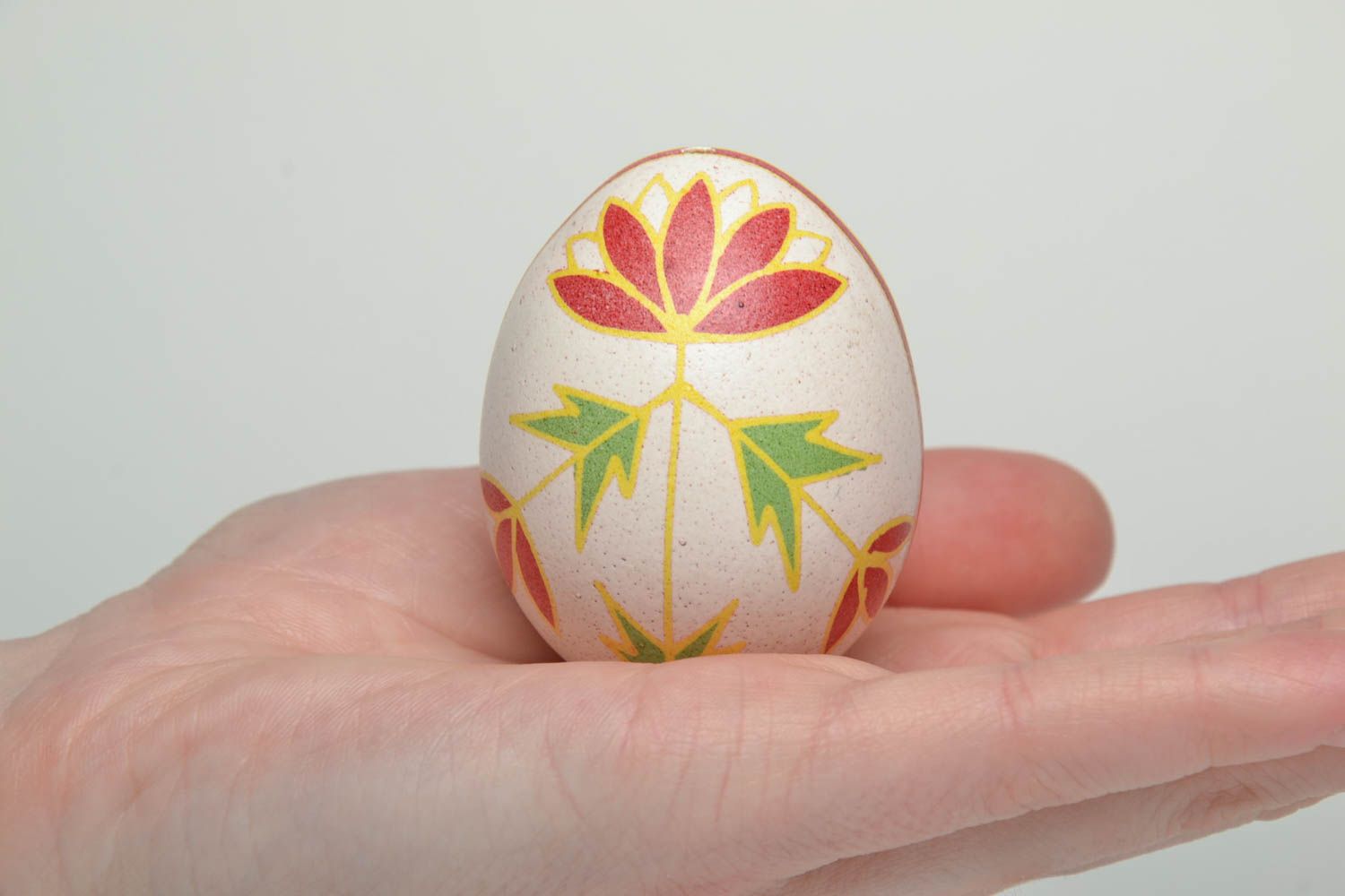 Oeuf de Pâques peint de colorants d'aniline fait main original avec fleurs photo 5