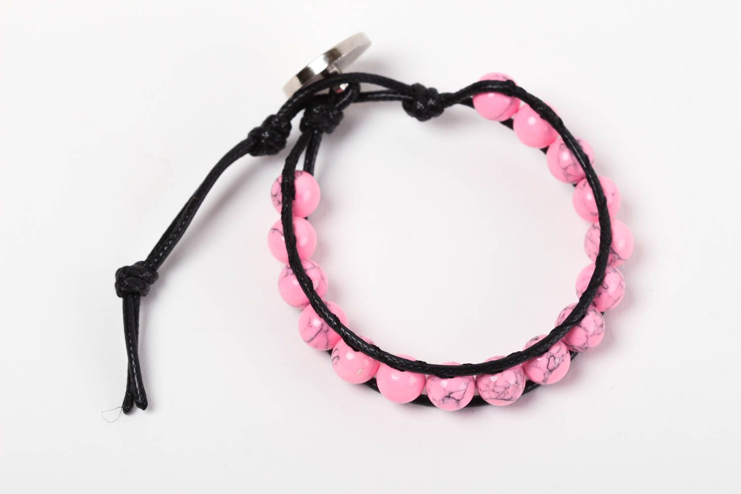 Розовый браслет из бусин ручной работы авторская бижутерия браслет из коралла фото 2