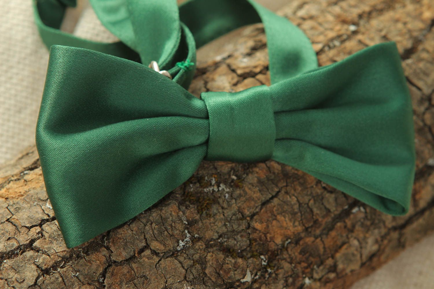 Green satin fabric bow tie photo 5