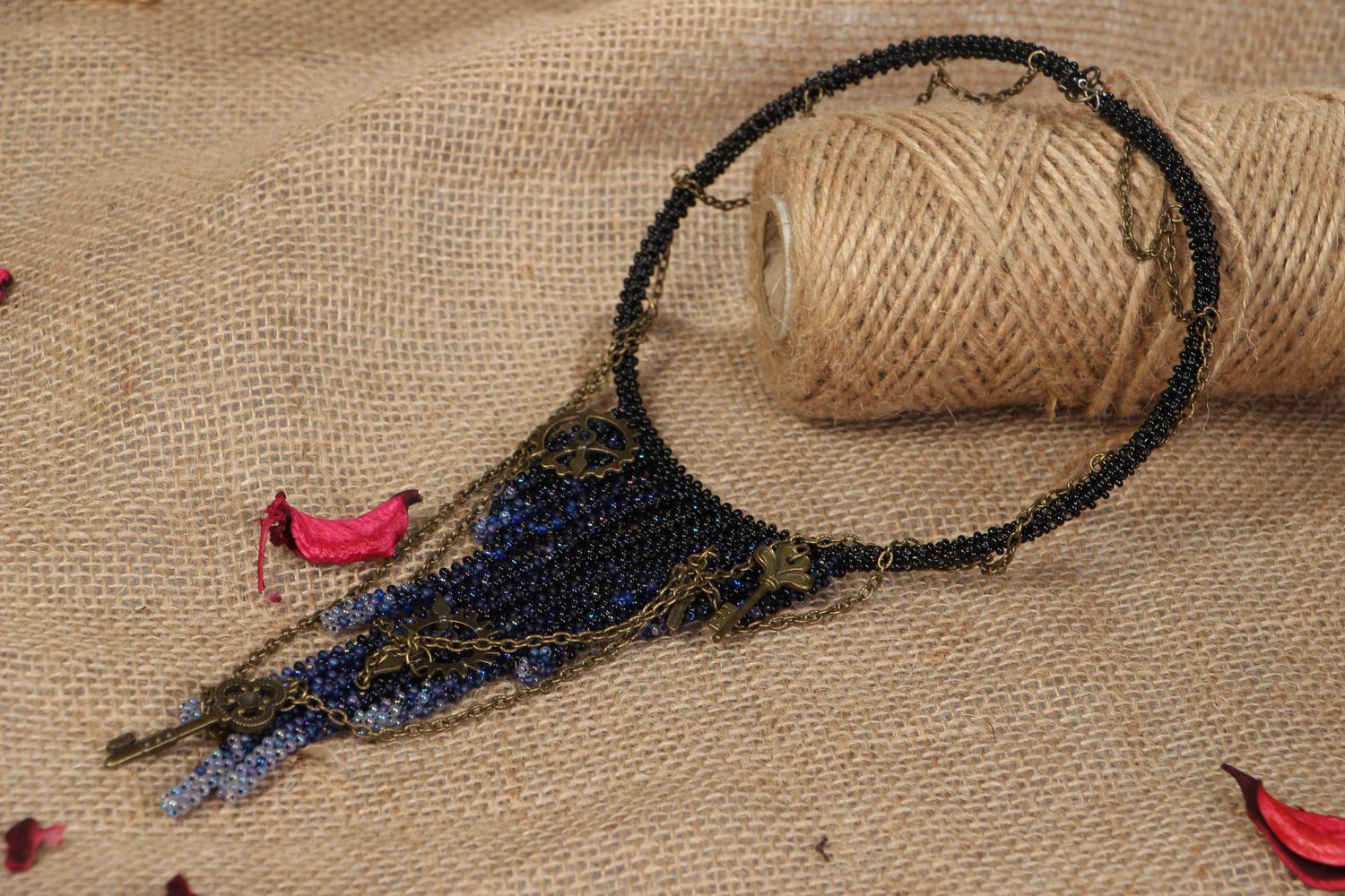 Beaded necklace with clockwork details photo 5