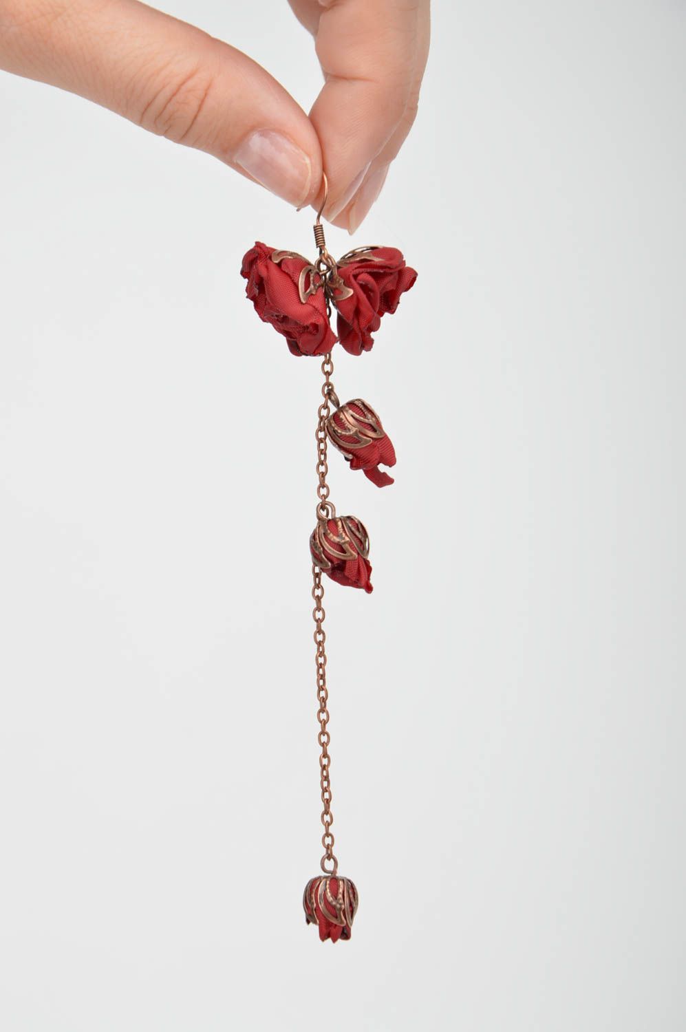 Boucles d'oreilles pendantes Bijou fait main fleurs chaînes Accessoire femme photo 2