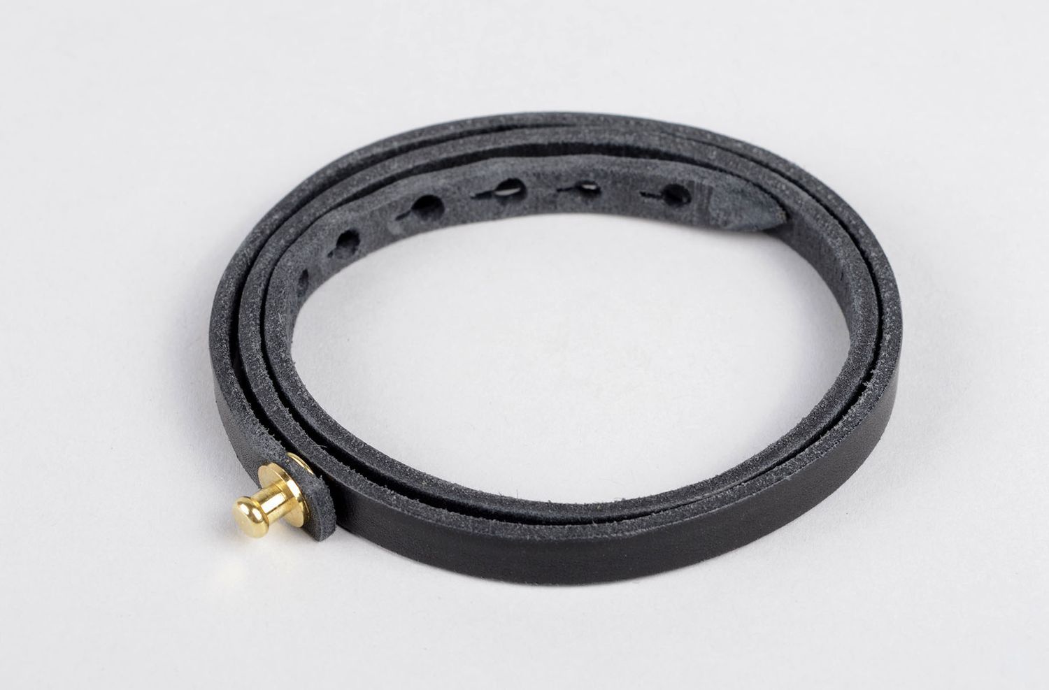 Кожаный браслет украшение ручной работы аксессуар из кожи обмотка на руку черная фото 4