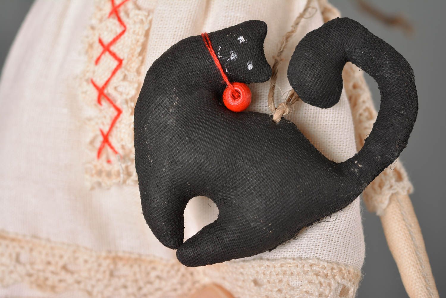 Muñeca de autor hecha a mano con gato juguete decorativo decoración de interior foto 2
