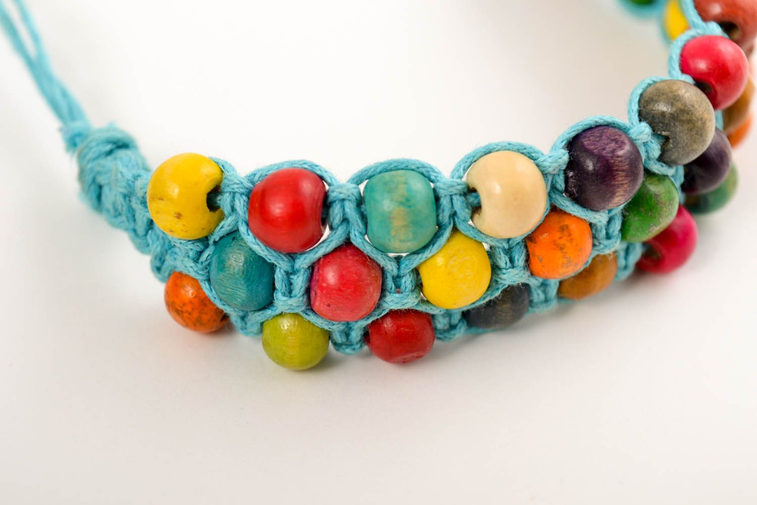 Bracelet multicolore Bijou fait main tressé en perles de bois Cadeau pour ado photo 4