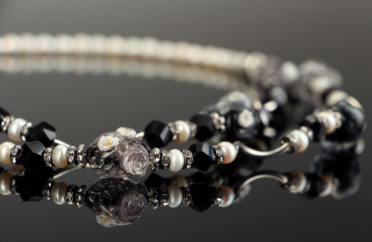 Bracelet fait main en perles d'eau douce Cygne noir photo 1