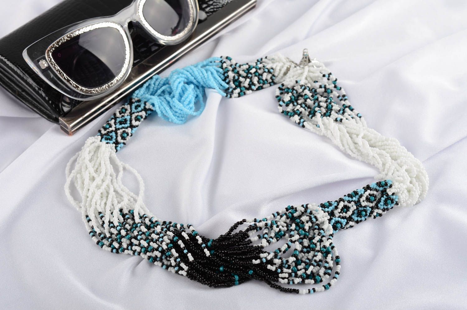 Collana etnica fatta a mano girocollo originale con perline accessorio da donna foto 1
