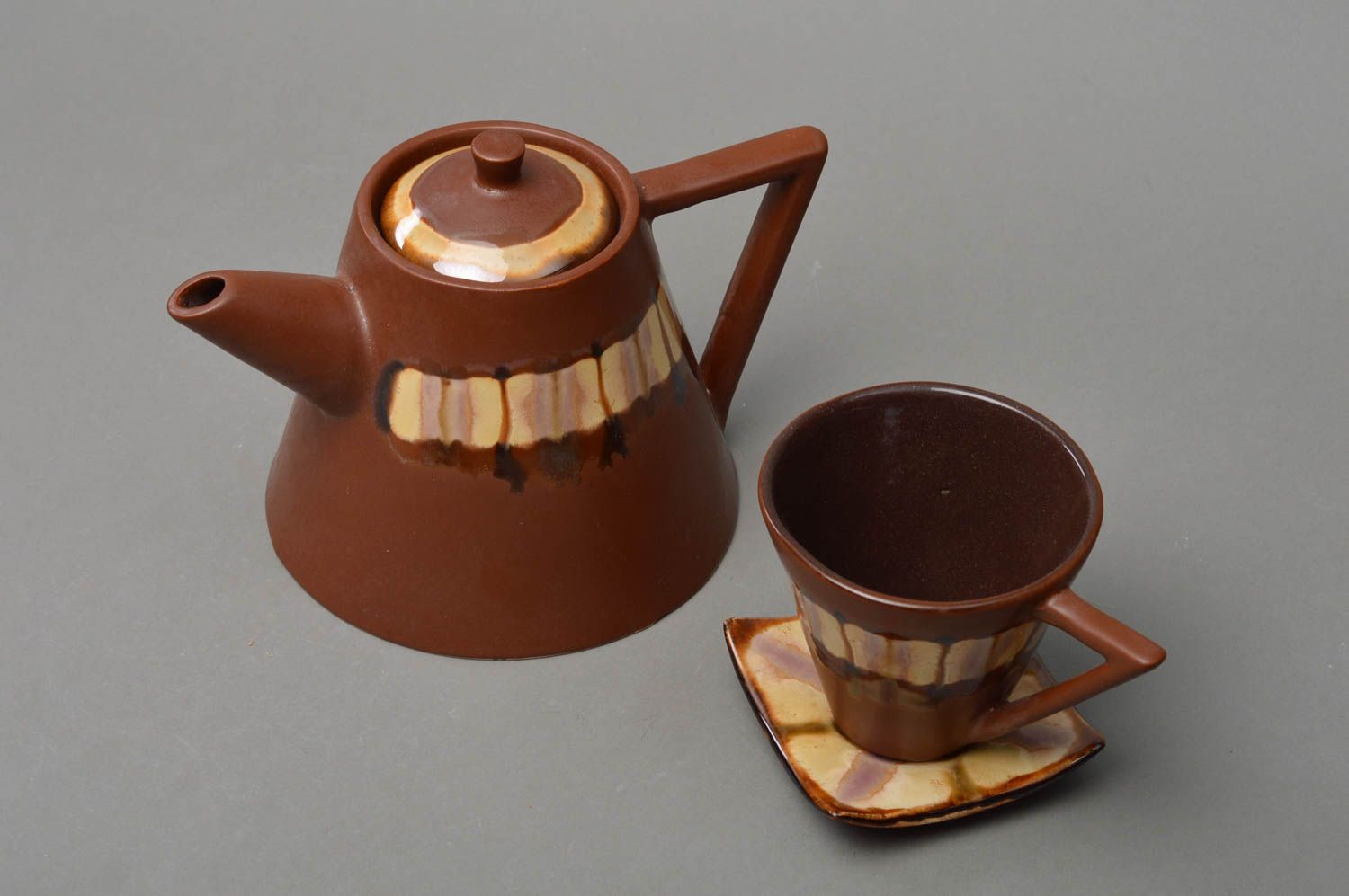Art handmade pottery set of pyramid shape kettle and teacup in brown and beige color photo 2