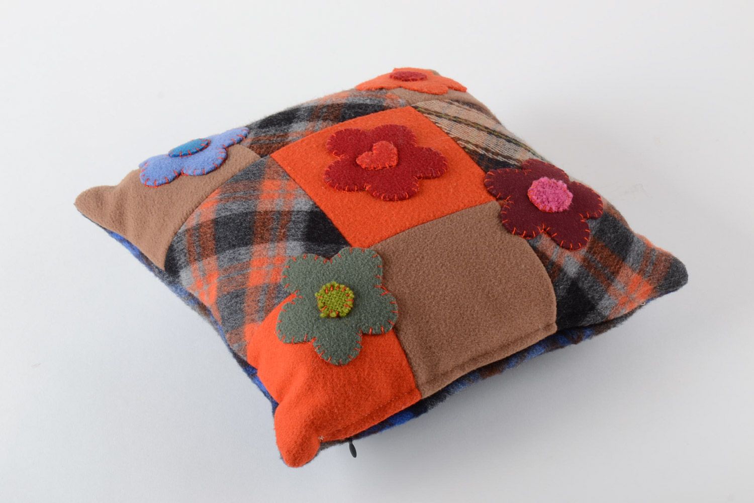 Красивая мягкая диванная подушка с наволочкой на молнии хэнд мэйд Цветы фото 2
