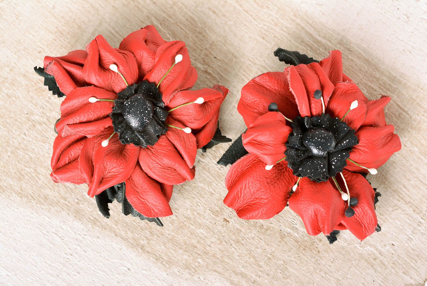 Haarspangen Blumen handmade Modeschmuck Broschen Mode Accessoires rot schwarz foto 1