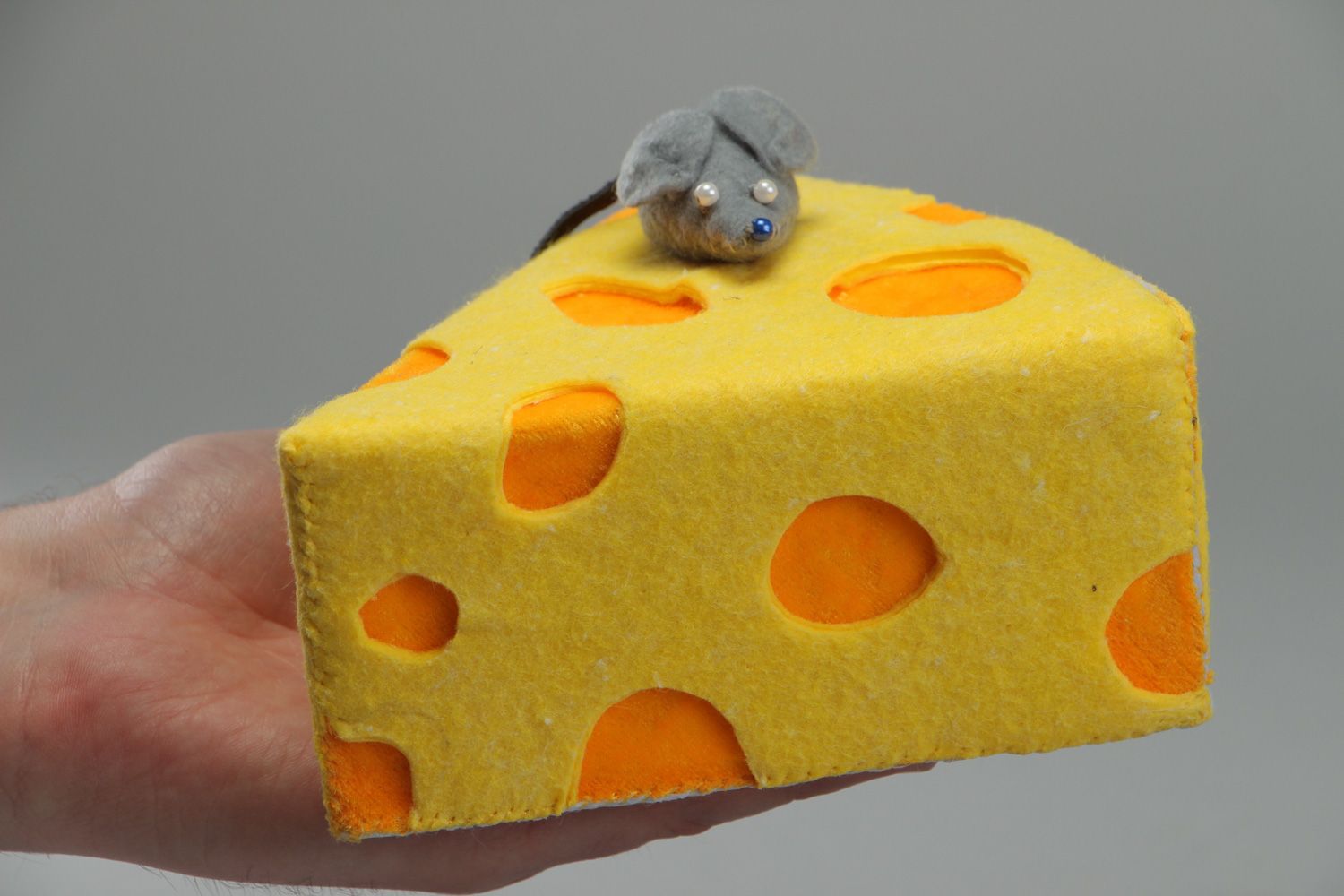 Handmade bright children's jewelry box sewn of felt piece of cheese with mouse photo 4